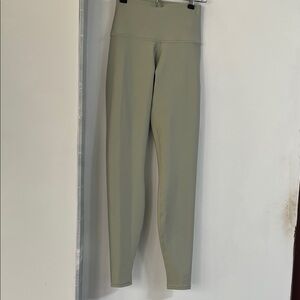 ALO Yoga limestone Green Leggings